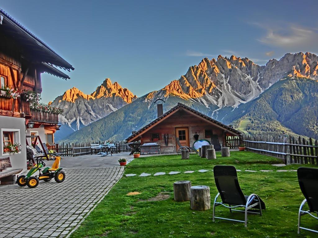Glinzhof Mountain Natur Resort Agriturismo San Candido Eksteriør bilde